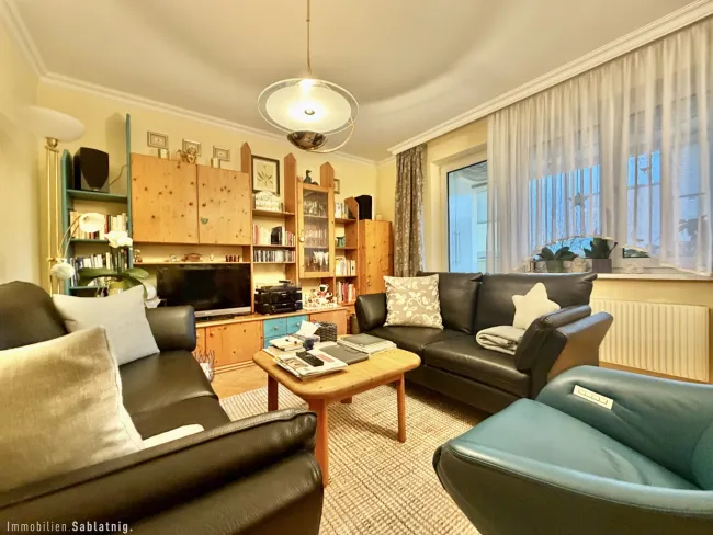 TOP - GEPFLEGT - ZENTRAL! Attraktive 3 Zimmer Wohnung mi Loggia & Parkplatz! - Bild