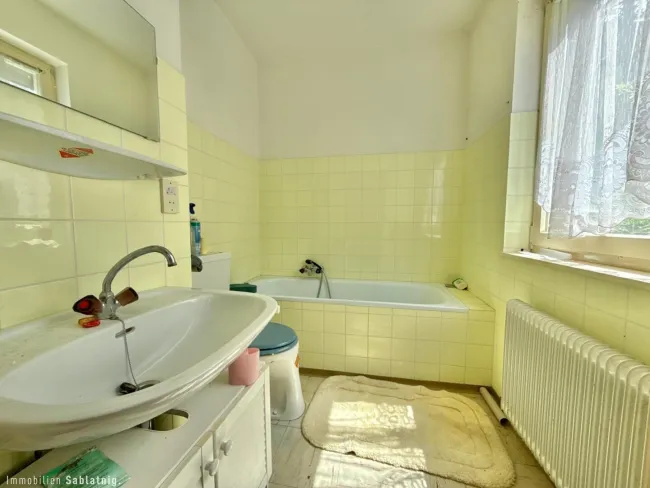 FERNBLICK RUHELAGE ERHOLUNG! Sanierungsbedürftige Eigentumswohnung mit Loggia, Balkon & optionalem Stellplatz in Semmering-Kurort! - Bild