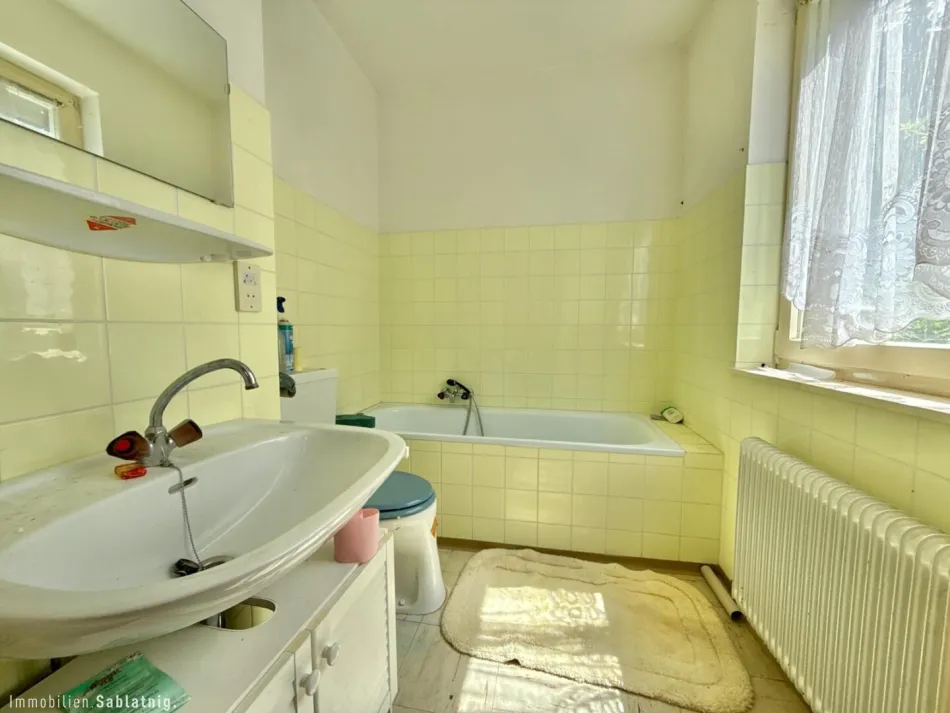 FERNBLICK RUHELAGE ERHOLUNG! Sanierungsbedürftige Eigentumswohnung mit Loggia, Balkon & optionalem Stellplatz in Semmering-Kurort! - Bild