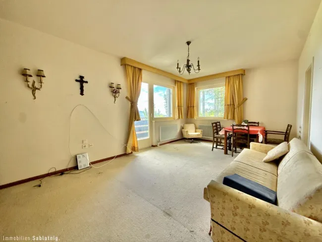 FERNBLICK RUHELAGE ERHOLUNG! Sanierungsbedürftige Eigentumswohnung mit Loggia, Balkon & optionalem Stellplatz in Semmering-Kurort! - Titelbild