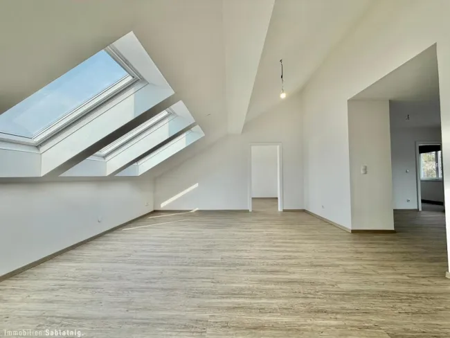 LICHT - RAUM - LEBEN! DACHGESCHOSSWOHNUNG mit Stadtblick in Top Lage! - Bild