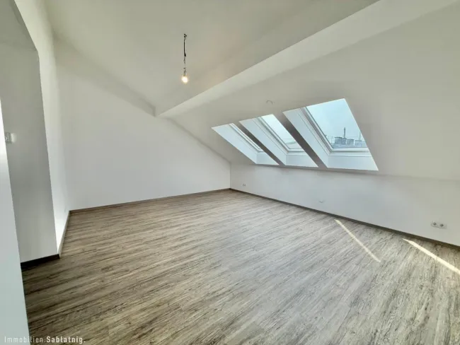 LICHT - RAUM - LEBEN! DACHGESCHOSSWOHNUNG mit Stadtblick in Top Lage! - Bild