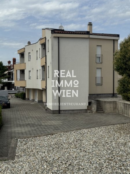 Exklusives Mehrfamilienhaus mit 4 modernen Wohneinheiten und Meerblick – zu verkaufen
