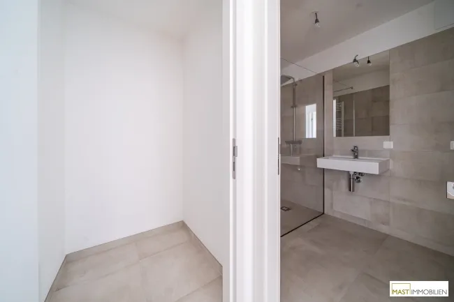 *7. Obergeschoss* Großzügige 2-Zimmer Wohnung mit 11qm Balkon - Bild