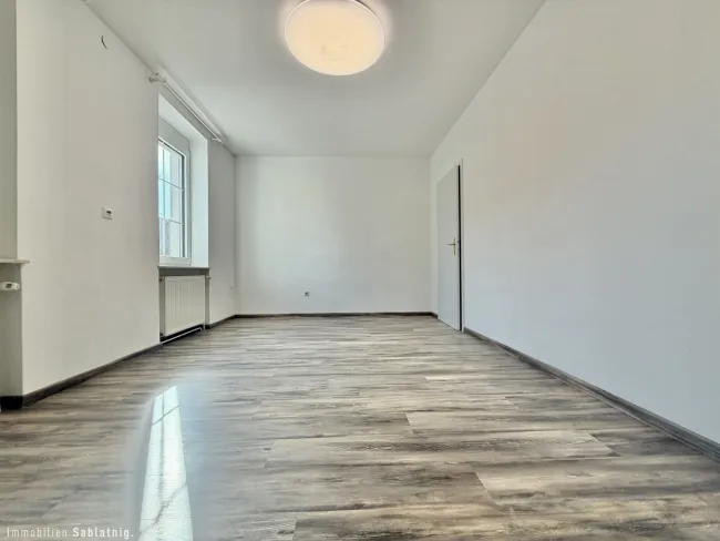 CHARMANTES EINFAMILIENHAUS - Garten, Balkon und Terrasse in ruhiger Lage von Orth an der Donau! - Bild