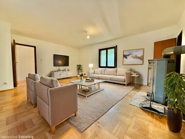 EXKLUSIVES EINFAMILIENHAUS in 1. Reihe am Pöttschinger See! Wohnen, wo andere Urlaub machen! - Titelbild