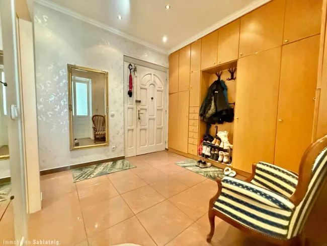 GROßZÜGIGE 4-ZIMMERWOHNUNG - mit 110m², Aufzug & EBK in 1100 Wien! - Bild