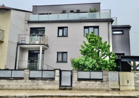 Wohnoase in Moosbrunn: Gepflegtes Haus mit Garten, Pool und mehreren Terrassen!