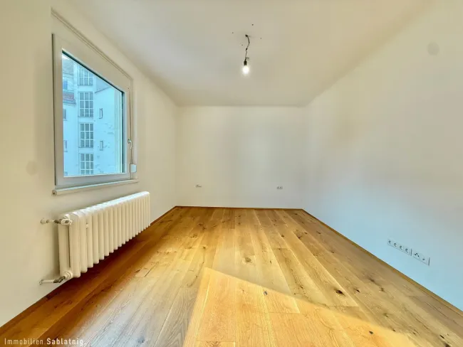 MODERNE 3-ZIMMER-WOHNUNG mit Balkon und Aufzug – vollsaniert, 73m²! - Bild