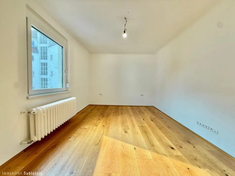 MODERNE 3-ZIMMER-WOHNUNG mit Balkon und Aufzug – vollsaniert, 73m²! - Bild
