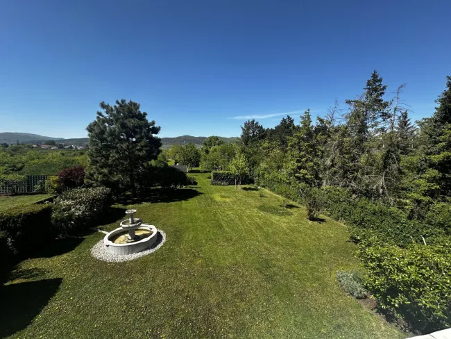 Modernes Einfamilienhaus in Ruhelage mit hochwertiger Ausstattung, uneinsehbarem Garten & Grünblick - Bild