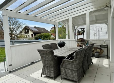 Exklusiver Bungalow mit Swimmingpool & ausgebautem Wohnkeller in Kapellerfeld