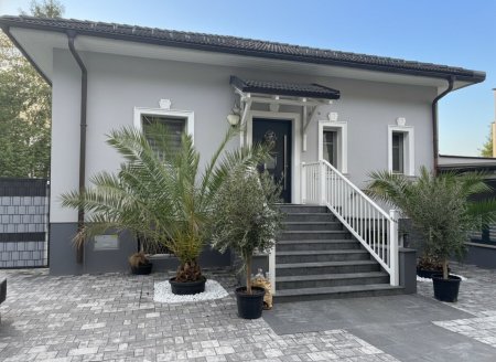 Exklusiver Bungalow mit Swimmingpool & ausgebautem Wohnkeller in Kapellerfeld