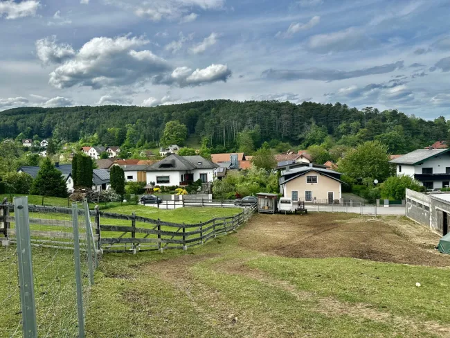 Ruhe, Natur & Weitblick – Exklusives Grundstück in begehrter Wohnlage - Titelbild