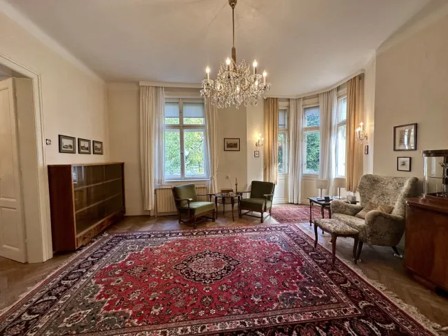 Traumhafte Villa in Baden: ca. 800 m² Grundstück, zentrumsnah, 200 m² mit erheblichem Ausbaupotenzial! - Bild
