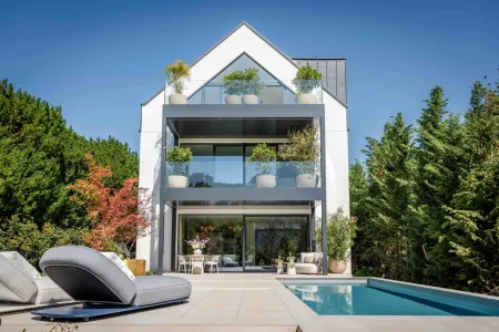 Einfamilienhaus mit Garten & Pool | Vollmöbliert