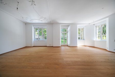 Exklusive Villa mit Garten & Parkblick