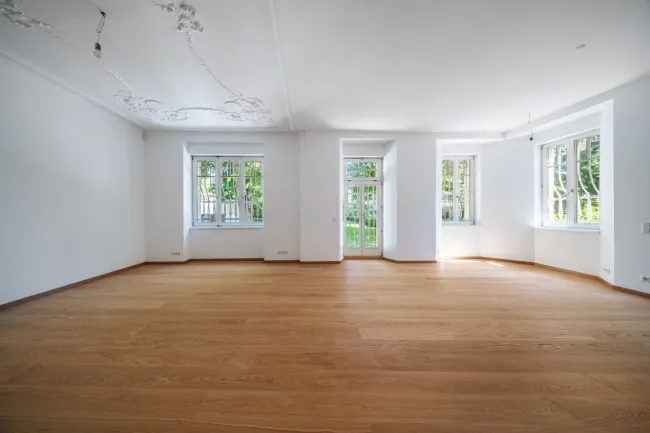 Exklusive Villa mit Garten & Parkblick - Bild