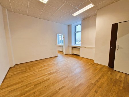 Fläche im Erdgeschoss | Büro | Lager