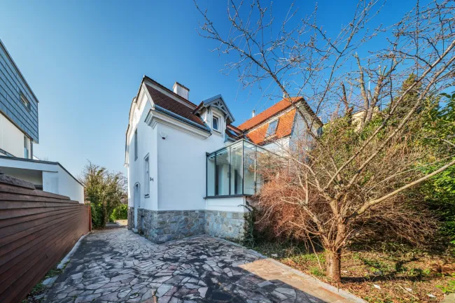 Gründerzeitvilla mit Erweiterungsbau & Pool - Bild