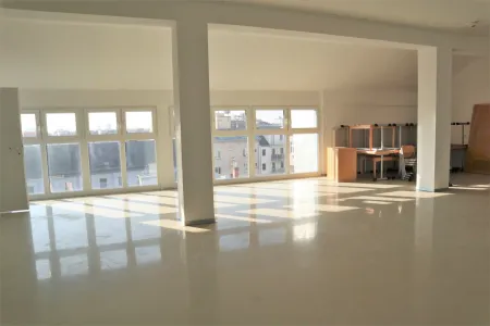 Dachgeschoss in Bürohaus | Unbefristet
