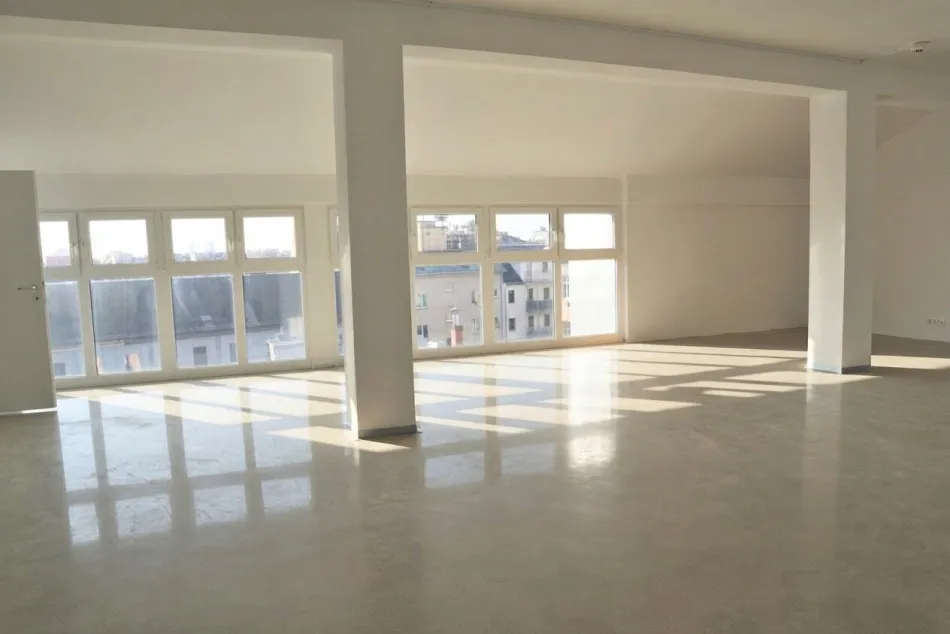 Dachgeschoss in Bürohaus | Unbefristet - Titelbild