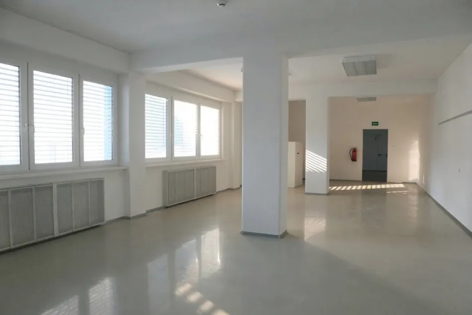 Dachgeschoss in Bürohaus | Unbefristet - Bild