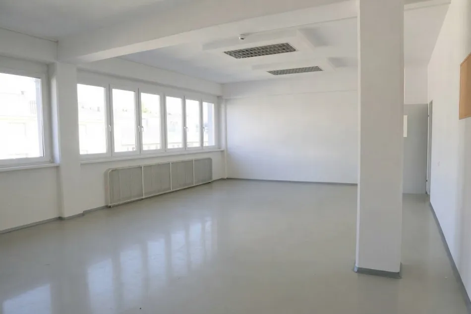 Dachgeschoss in Bürohaus | Unbefristet - Bild