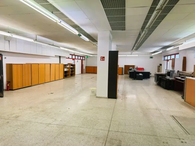 Gewerbefläche im EG | Büro | Sport | Praxis | Rolltor | Kauf oder Miete! - Titelbild