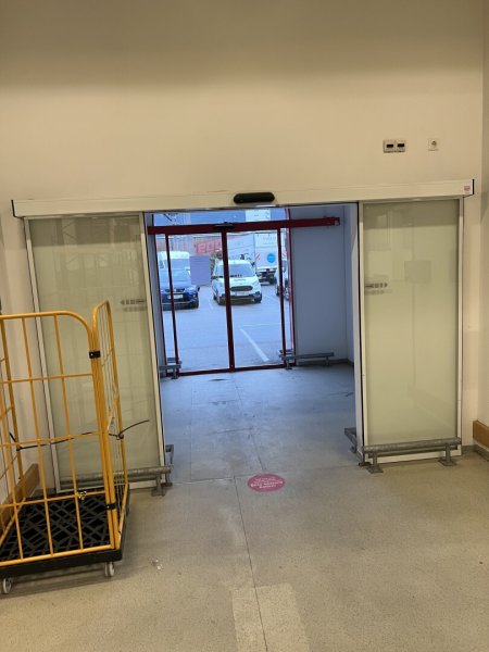 Großzügige Gewerbefläche im Erdgeschoss