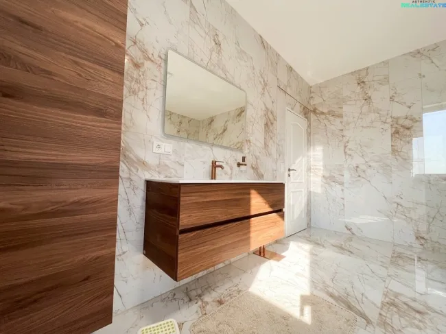 Großes Badezimmer