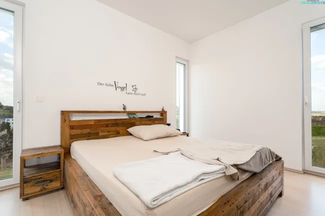 Schlafzimmer 1