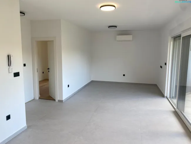 Luxus auf der Insel Krk | Moderne 3-Zi-Wohnung mit Südbalkon & 2 Stellplätzen – Erstbezug! - Bild