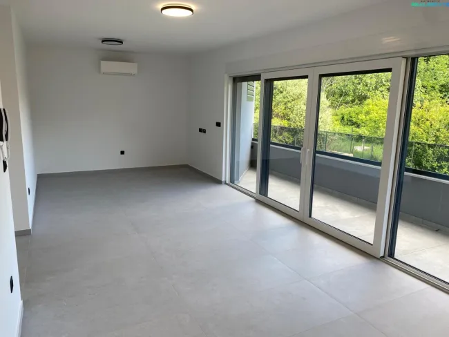 Luxus auf der Insel Krk | Moderne 3-Zi-Wohnung mit Südbalkon & 2 Stellplätzen – Erstbezug! - Bild
