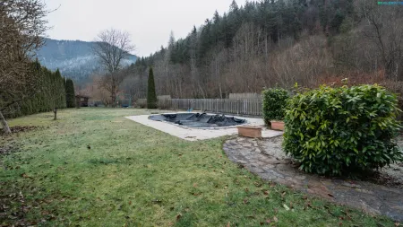Garten mit Pool