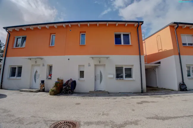 Moderne Doppelhaushälfte mit Wohnkeller, Garten & Top-Ausstattung in 7201 Neudörfl - Bild