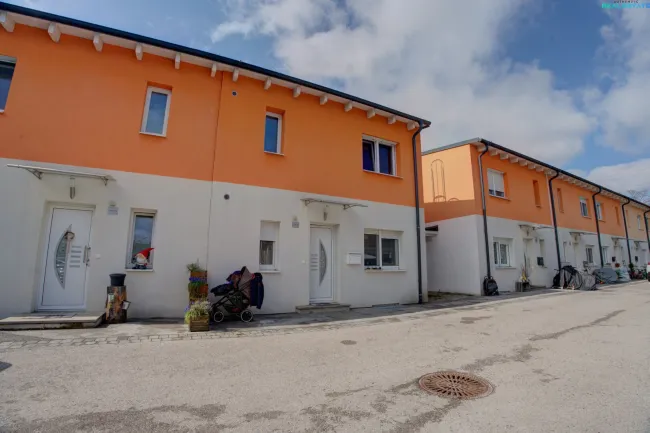 Moderne Doppelhaushälfte mit Wohnkeller, Garten & Top-Ausstattung in 7201 Neudörfl - Bild