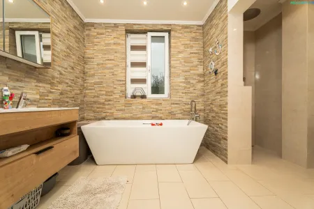 Modernisiertes Familiendomizil mit Garten, hochwertiger Sanierung & perfekter Infrastruktur in Wiener Neustadt