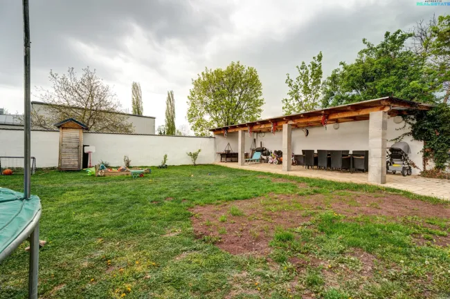 Modernisiertes Familiendomizil mit Garten, hochwertiger Sanierung & perfekter Infrastruktur in Wiener Neustadt - Bild