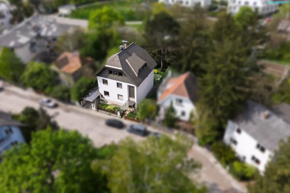 Charakterhaus mit großem Entwicklungspotenzial in begehrter Grünlage im Süden Wiens - Bild