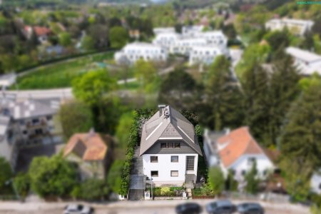 Charakterhaus mit großem Entwicklungspotenzial in begehrter Grünlage im Süden Wiens