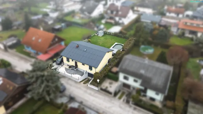 Stilvolles Einfamilienhaus mit hochwertiger Ausstattung, Pool & Smart-Garden in Sollenau - Titelbild