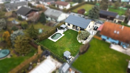 Stilvolles Einfamilienhaus mit hochwertiger Ausstattung, Pool & Smart-Garden in Sollenau