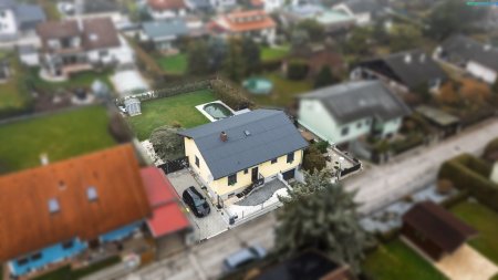Stilvolles Einfamilienhaus mit hochwertiger Ausstattung, Pool & Smart-Garden in Sollenau