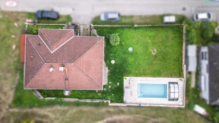 Traumhaus mit Pool und großem Garten in ruhiger Lage – perfekt für Familien!