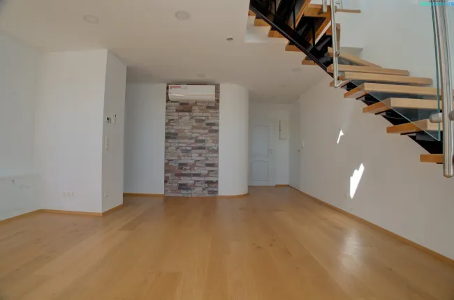 Moderne 3-Zimmer-Wohnung mit großzügiger Terrasse – Erstbezug - Bild