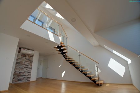 Moderne 3-Zimmer-Wohnung mit großzügiger Terrasse – Erstbezug