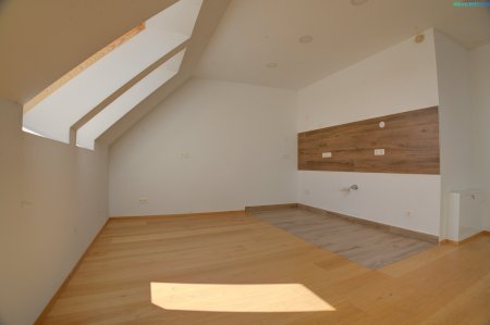 Moderne 3-Zimmer-Wohnung mit großzügiger Terrasse – Erstbezug