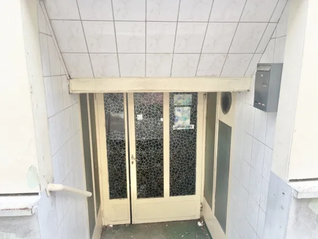 PROVISIONSFREI ! Ca. 90 m² großes, unbefristetes! Geschäftslokal mit großem Gestaltungspotenzial in 1100 Wien - Bild
