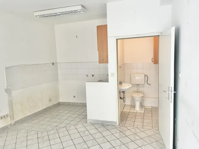 Straßenseitiges Geschäftslokal mit Schaufenster in Wien-Floridsdorf - Unbefristet! - Bild